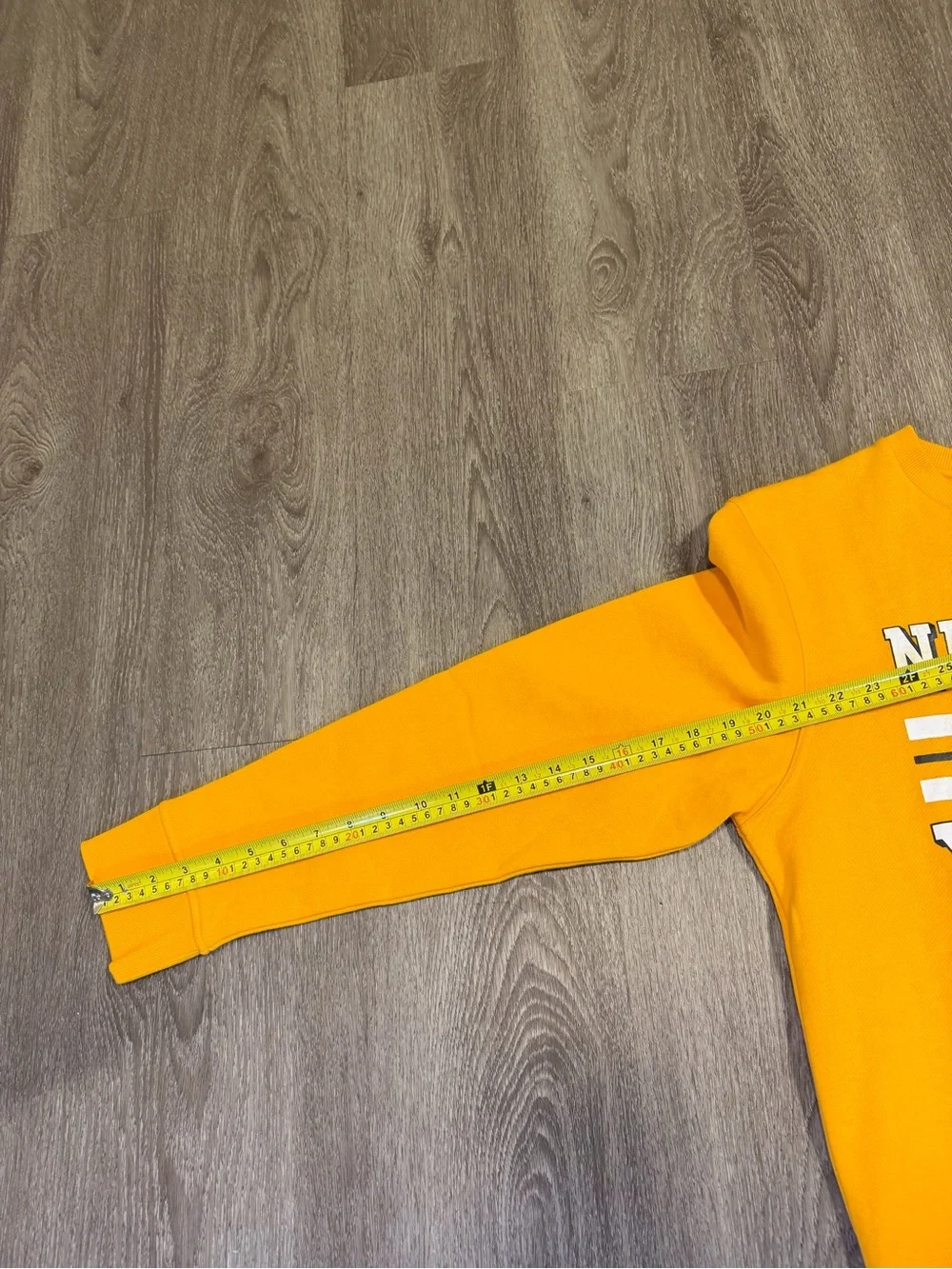 New York Yankees Majestic Vibrant Yellow Sweater Mens Size Medium In EUC